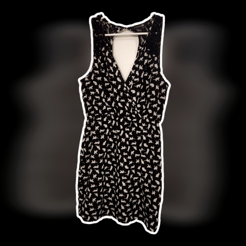 ❌️ [SOLD] FOREVER 21 Size M Cat Print Lace Dress with Button
